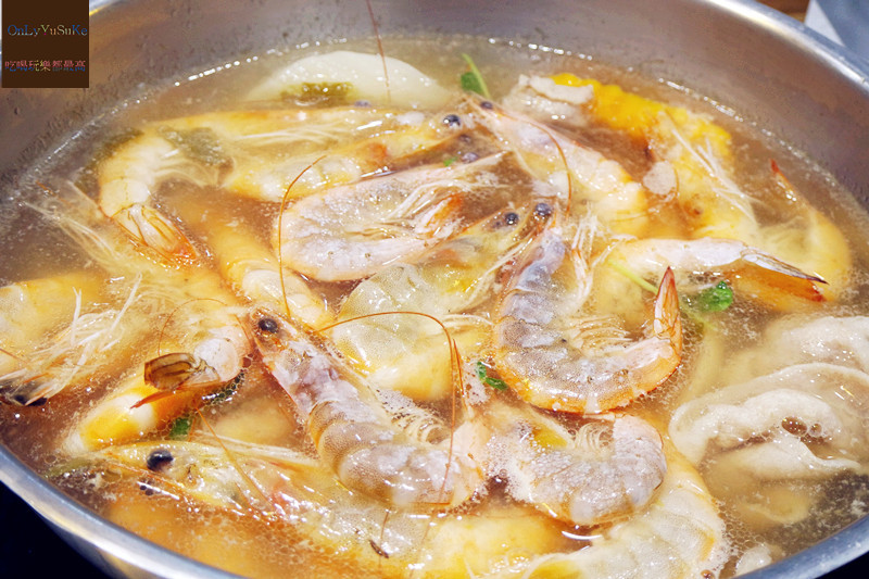 FoOd台北【天棧鍋物】網美火鍋店,來這慶生就有蝦子蛋糕,你幾歲就送幾隻蝦