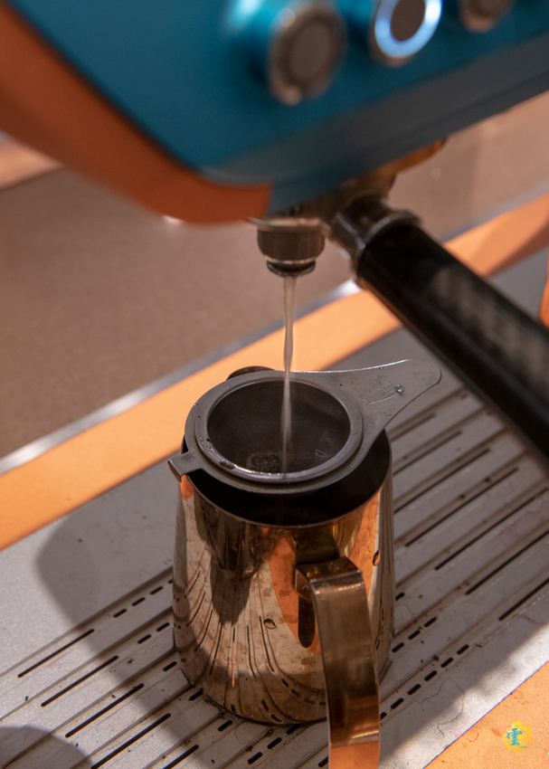 台北茶飲推薦》COMEBUYTEA 台北誠品生活松菸店 - 引領當代新茶流 顛覆傳統茶思維 - 時空幻境 凌雲江海清