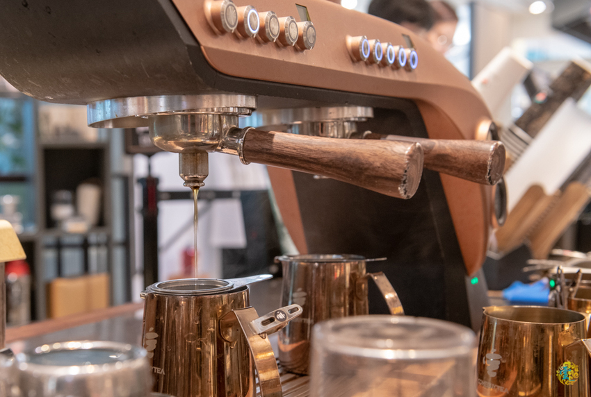 台北茶飲推薦》COMEBUYTEA 台北誠品生活松菸店 - 引領當代新茶流 顛覆傳統茶思維 - 時空幻境 凌雲江海清