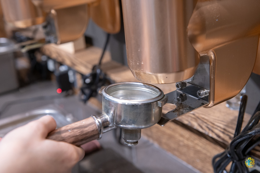 台北茶飲推薦》COMEBUYTEA 台北誠品生活松菸店 - 引領當代新茶流 顛覆傳統茶思維 - 時空幻境 凌雲江海清