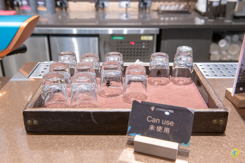 台北茶飲推薦》COMEBUYTEA 台北誠品生活松菸店 - 引領當代新茶流 顛覆傳統茶思維 - 時空幻境 凌雲江海清