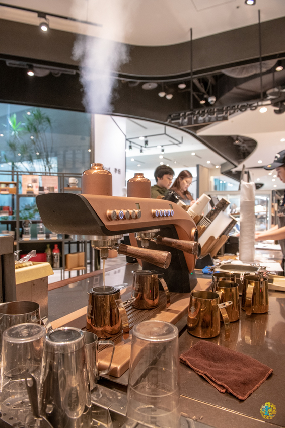 台北茶飲推薦》COMEBUYTEA 台北誠品生活松菸店 - 引領當代新茶流 顛覆傳統茶思維 - 時空幻境 凌雲江海清