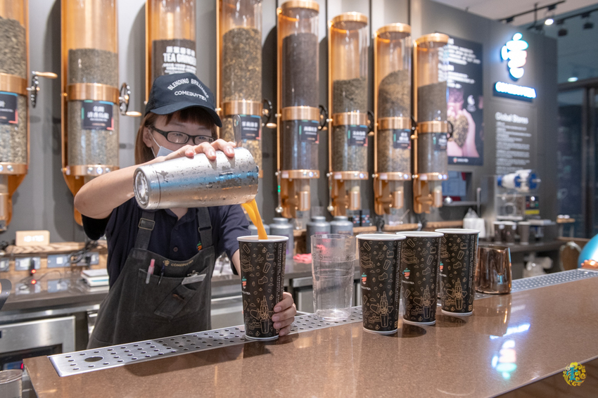 台北茶飲推薦》COMEBUYTEA 台北誠品生活松菸店 - 引領當代新茶流 顛覆傳統茶思維 - 時空幻境 凌雲江海清