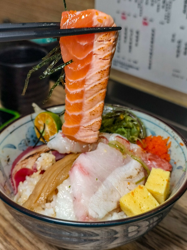 信義區高CP值生魚丼！捷運永春站美食 南方漁場，平價日料首選。
