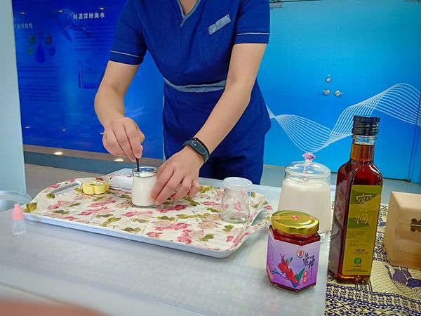 52729318_358095381712244_6414855710403723264_n