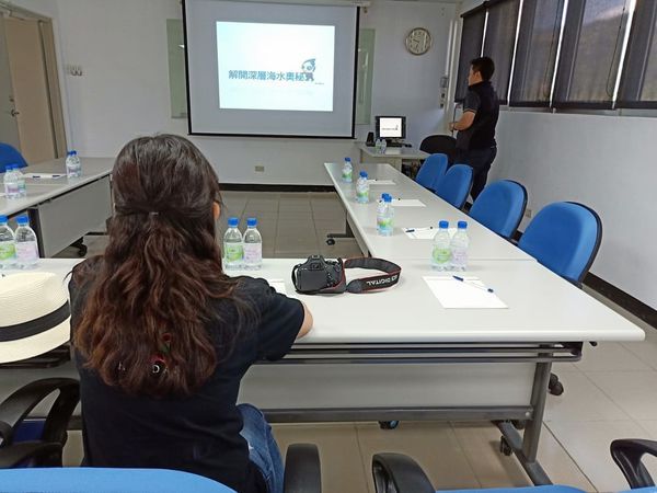 52476619_305379563508026_4488248954693091328_n