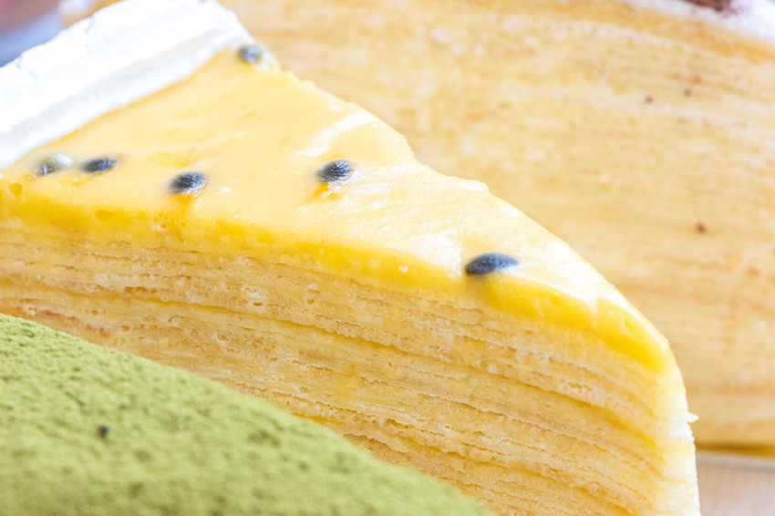 台中南屯，2度C NiGuo 公益店，外帶千層超人氣組合價，平均每片只要100元。 - 微笑Joe幸運