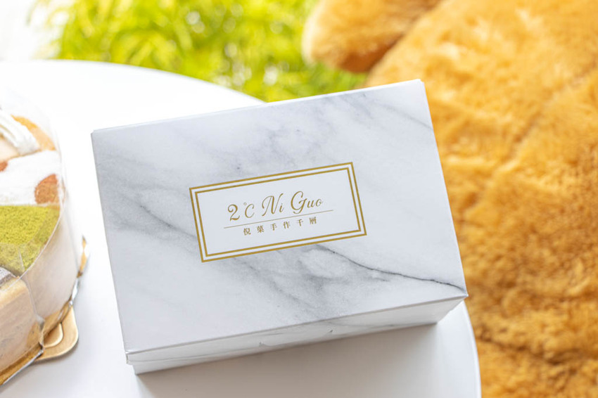 台中南屯，2度C NiGuo 公益店，外帶千層超人氣組合價，平均每片只要100元。 - 微笑Joe幸運