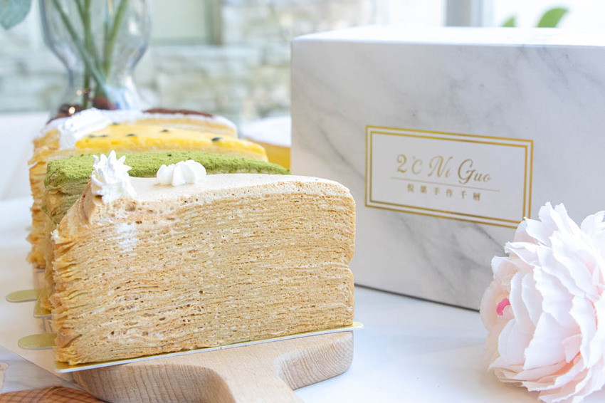 台中南屯，2度C NiGuo 公益店，外帶千層超人氣組合價，平均每片只要100元。 - 微笑Joe幸運