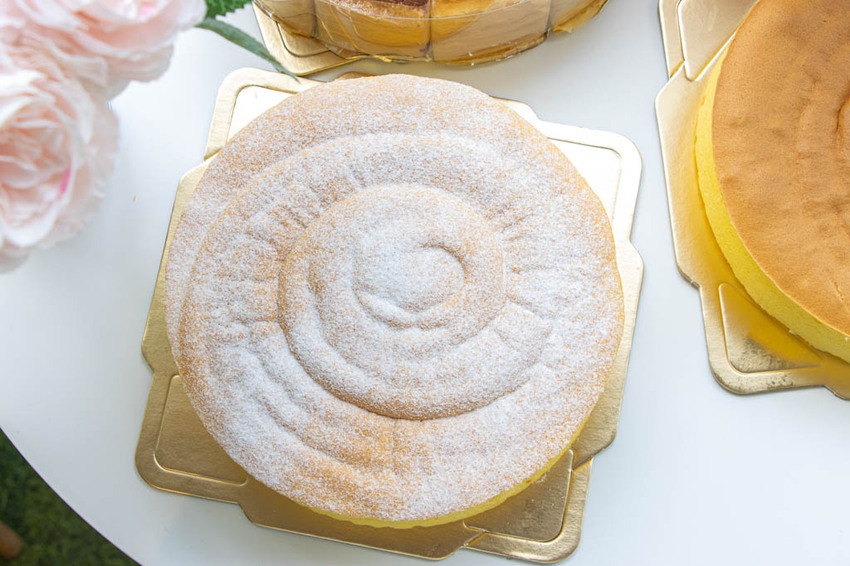 台中南屯，2度C NiGuo 公益店，外帶千層超人氣組合價，平均每片只要100元。 - 微笑Joe幸運