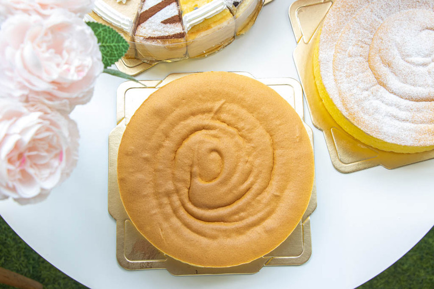 台中南屯，2度C NiGuo 公益店，外帶千層超人氣組合價，平均每片只要100元。 - 微笑Joe幸運