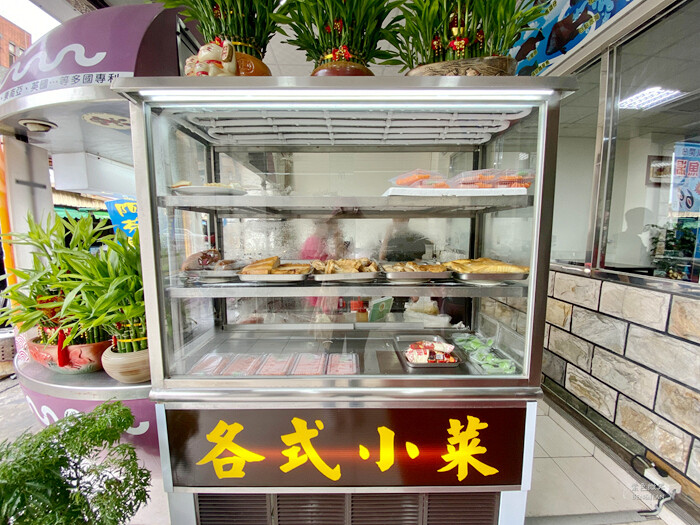 南方澳美食推薦!阿芬鮮魚湯平價生魚片 鮮魚湯 現撈小卷超超新鮮。