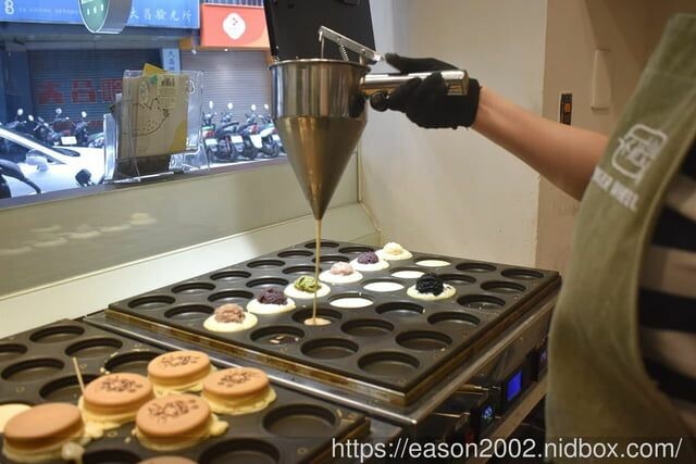 台北銅板美食推薦 | 不貳光車輪餅Mister Wheel (延吉店) 全新推出 媽祖節 Q版媽祖車輪餅 保庇保庇 - 就是這樣。吃喝玩樂。愛漂亮部落格 - FashionGuide 華人時尚專業