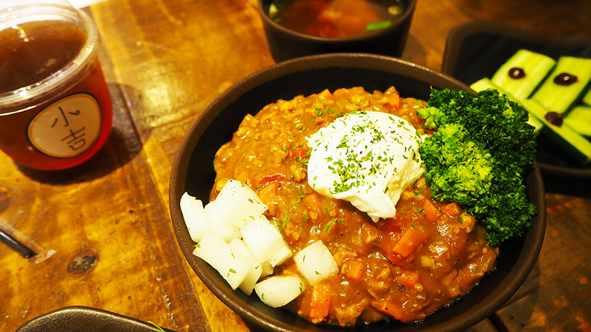 國父紀念館站小吉咖哩,小吉咖哩,乾咖哩,我不是他媽媽,食尚玩家推薦咖哩,素食,蔬食,豚肉咖哩,人氣咖哩,咖哩特輯,咖哩控,銀兔湯咖哩,湯咖哩