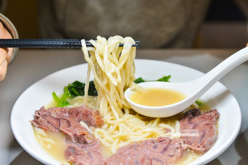 勳牛肉麵-中和四號公園靠近永安市場站的中和牛肉麵