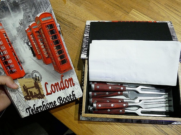 史提克牛排 大里店：史堤克牛排 大里店-台中大里牛排館  牛排厚實多汁  店員桌邊服務超貼心  還有吧費讓你吃到飽