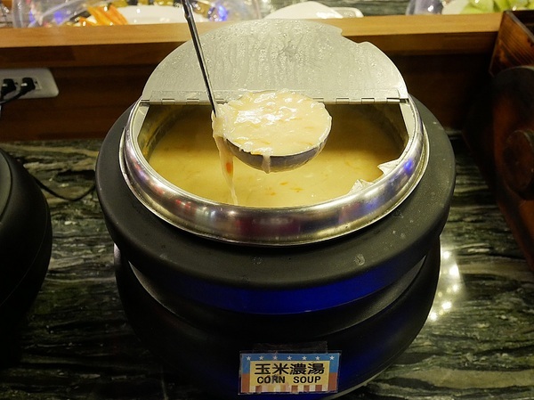 史提克牛排 大里店：史堤克牛排 大里店-台中大里牛排館  牛排厚實多汁  店員桌邊服務超貼心  還有吧費讓你吃到飽