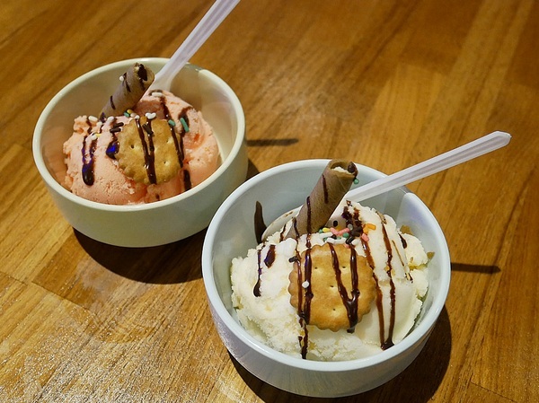 史提克牛排 大里店：史堤克牛排 大里店-台中大里牛排館  牛排厚實多汁  店員桌邊服務超貼心  還有吧費讓你吃到飽