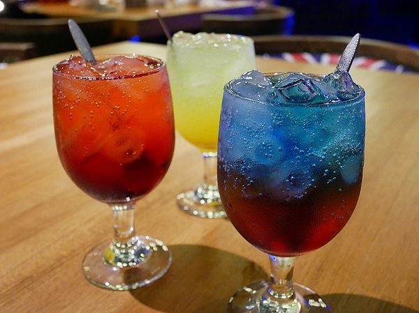 史提克牛排 大里店：史堤克牛排 大里店-台中大里牛排館  牛排厚實多汁  店員桌邊服務超貼心  還有吧費讓你吃到飽