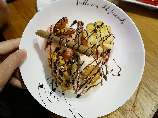 史提克牛排 大里店：史堤克牛排 大里店-台中大里牛排館  牛排厚實多汁  店員桌邊服務超貼心  還有吧費讓你吃到飽