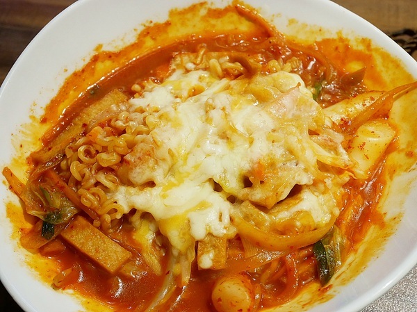 韓冰酷 한빙쿠:韓冰酷 한빙쿠-台北西門町韓式料理 真正韓國老闆來台販售道地韓國菜 夠辣夠味夠韓超過癮