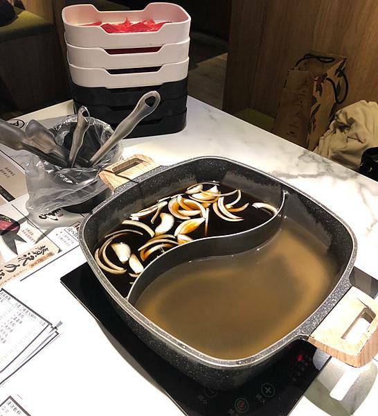 [ 屏東火車站美食 ] 月季特色鴛鴦火鍋吃到飽/月季壽喜燒吃到飽/屏東火車站推薦餐廳/屏東吃到飽推薦