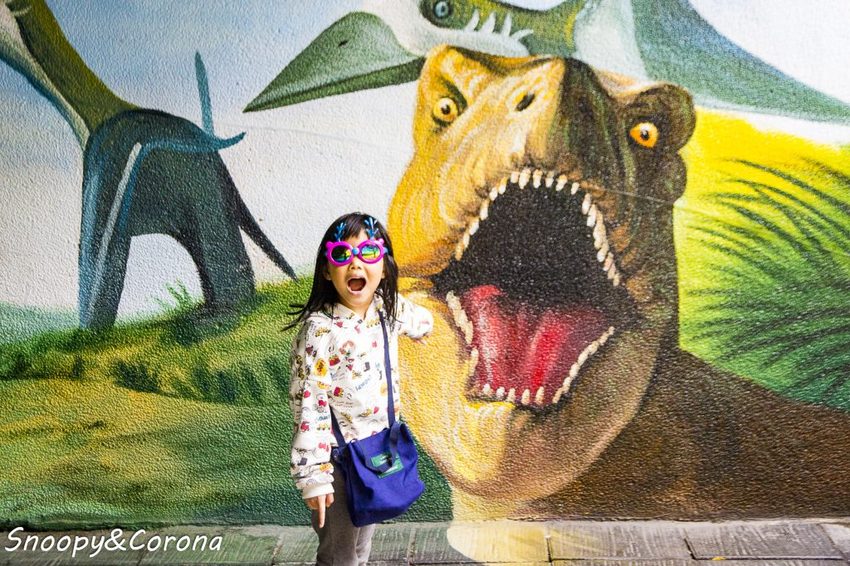 【玩樂．台北】新莊熱門打卡景點／新莊中港大排彩繪親水綠廊～超網美的彩色積木步道，散步就能拍好拍滿