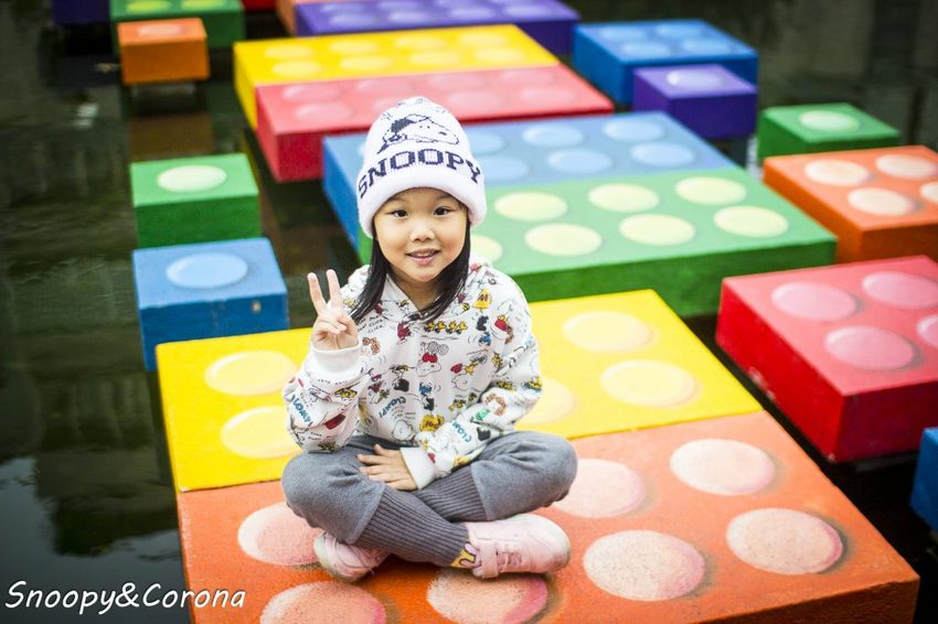 【玩樂．台北】新莊熱門打卡景點／新莊中港大排彩繪親水綠廊～超網美的彩色積木步道，散步就能拍好拍滿