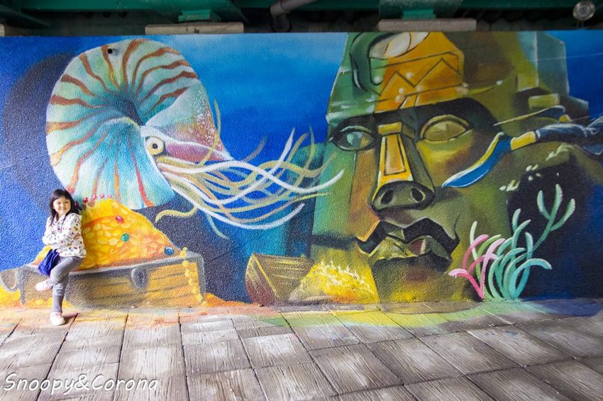 【玩樂．台北】新莊熱門打卡景點／新莊中港大排彩繪親水綠廊～超網美的彩色積木步道，散步就能拍好拍滿