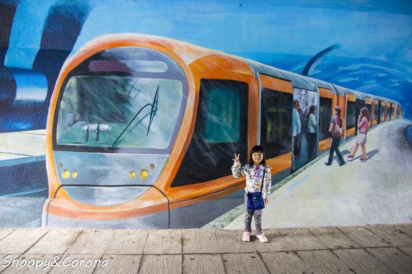 【玩樂．台北】新莊熱門打卡景點／新莊中港大排彩繪親水綠廊～超網美的彩色積木步道，散步就能拍好拍滿