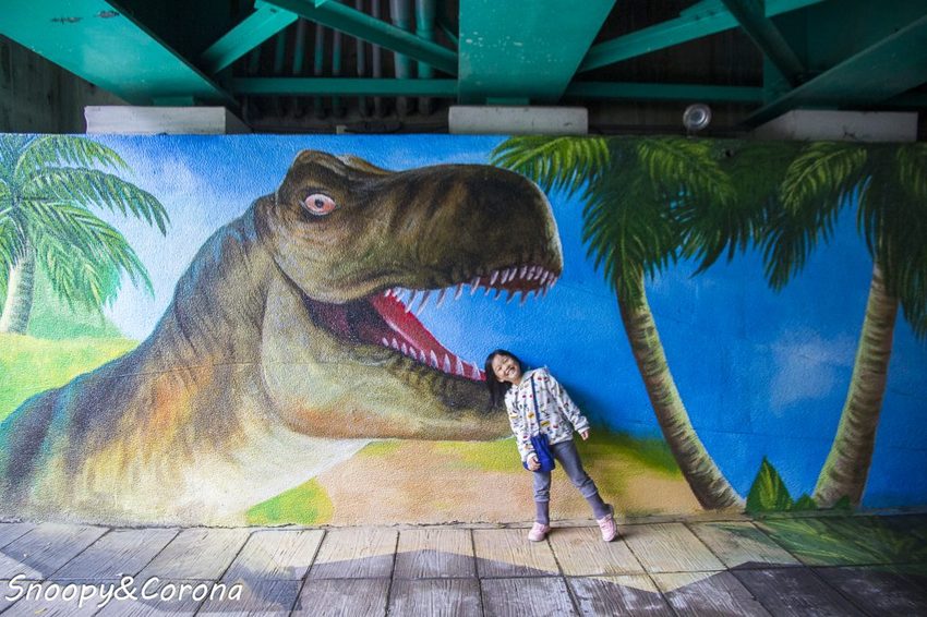 【玩樂．台北】新莊熱門打卡景點／新莊中港大排彩繪親水綠廊～超網美的彩色積木步道，散步就能拍好拍滿