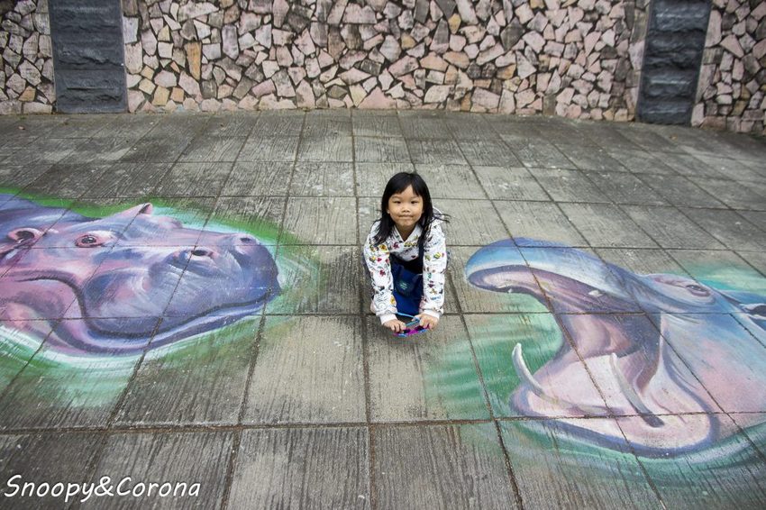 【玩樂．台北】新莊熱門打卡景點／新莊中港大排彩繪親水綠廊～超網美的彩色積木步道，散步就能拍好拍滿
