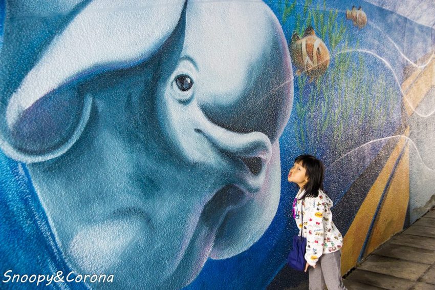 【玩樂．台北】新莊熱門打卡景點／新莊中港大排彩繪親水綠廊～超網美的彩色積木步道，散步就能拍好拍滿