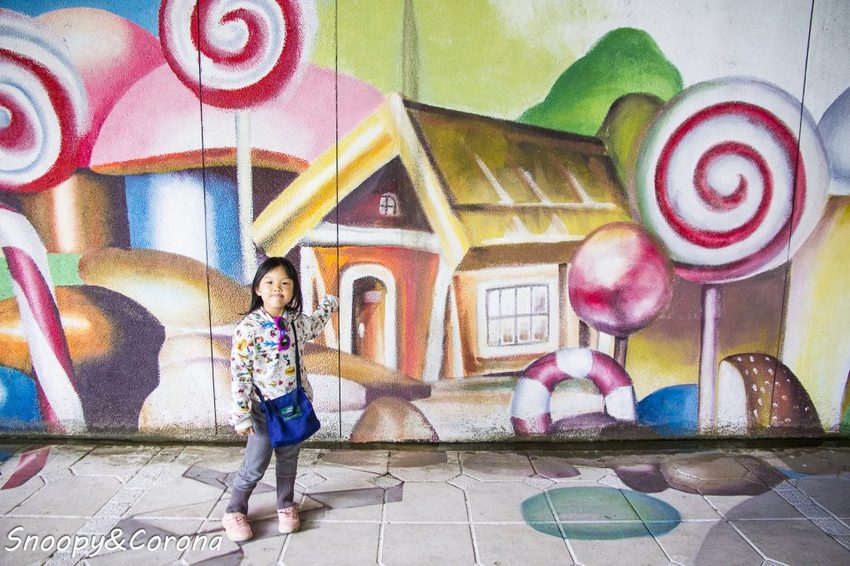 【玩樂．台北】新莊熱門打卡景點／新莊中港大排彩繪親水綠廊～超網美的彩色積木步道，散步就能拍好拍滿