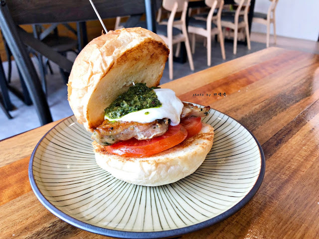 【台中北屯】Stay Gold 初心漢堡🍔用心，手做漢堡，口味獨特多樣，飲品也很厲害，冬瓜檸檬一定要喝，喜歡整家店給人的態度與氛圍:)