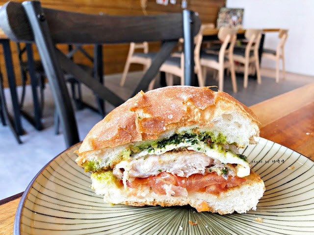 【台中北屯】Stay Gold 初心漢堡🍔用心，手做漢堡，口味獨特多樣，飲品也很厲害，冬瓜檸檬一定要喝，喜歡整家店給人的態度與氛圍:)