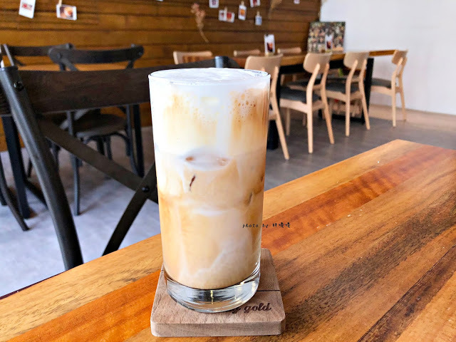 【台中北屯】Stay Gold 初心漢堡🍔用心，手做漢堡，口味獨特多樣，飲品也很厲害，冬瓜檸檬一定要喝，喜歡整家店給人的態度與氛圍:)