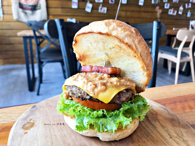 【台中北屯】Stay Gold 初心漢堡🍔用心，手做漢堡，口味獨特多樣，飲品也很厲害，冬瓜檸檬一定要喝，喜歡整家店給人的態度與氛圍:)