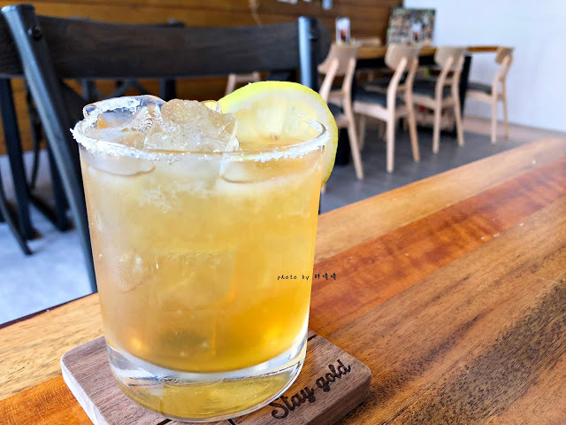 【台中北屯】Stay Gold 初心漢堡🍔用心，手做漢堡，口味獨特多樣，飲品也很厲害，冬瓜檸檬一定要喝，喜歡整家店給人的態度與氛圍:)