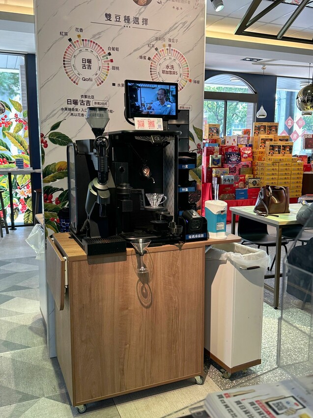 [台中北屯] 全家便利商店-台中時尚店｜世界首部智能手沖咖啡機進駐全家｜2款冠軍手沖咖啡！ – 萍姐愛分享