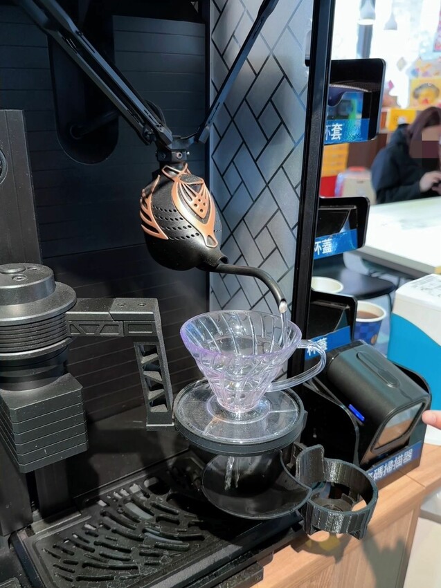 [台中北屯] 全家便利商店-台中時尚店｜世界首部智能手沖咖啡機進駐全家｜2款冠軍手沖咖啡！ – 萍姐愛分享