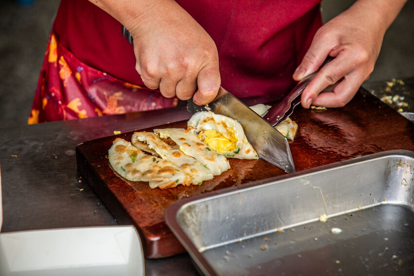 花蓮縣花蓮市中福早餐店｜外脆內Q古早味超大粉漿蛋餅，在地人激推低調人氣早餐店