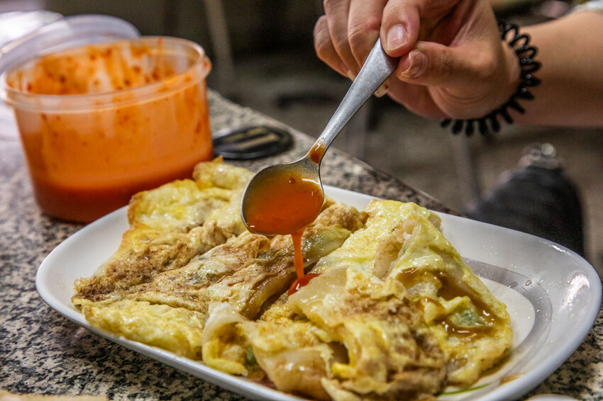 花蓮縣花蓮市中福早餐店｜外脆內Q古早味超大粉漿蛋餅，在地人激推低調人氣早餐店