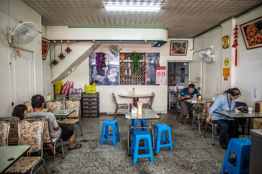 花蓮縣花蓮市中福早餐店｜外脆內Q古早味超大粉漿蛋餅，在地人激推低調人氣早餐店