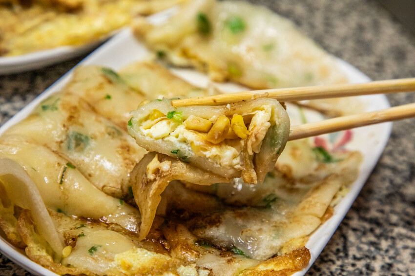 花蓮縣花蓮市中福早餐店｜外脆內Q古早味超大粉漿蛋餅，在地人激推低調人氣早餐店