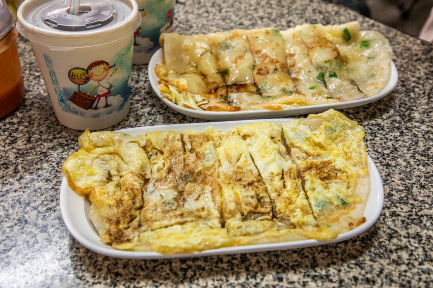 花蓮縣花蓮市中福早餐店｜外脆內Q古早味超大粉漿蛋餅，在地人激推低調人氣早餐店