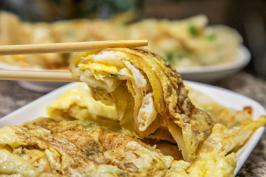 花蓮縣花蓮市中福早餐店｜外脆內Q古早味超大粉漿蛋餅，在地人激推低調人氣早餐店