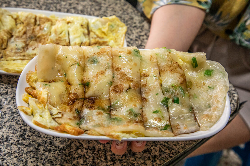 花蓮縣花蓮市中福早餐店｜外脆內Q古早味超大粉漿蛋餅，在地人激推低調人氣早餐店