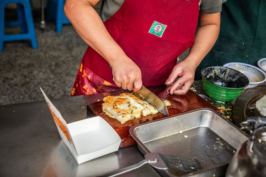 花蓮縣花蓮市中福早餐店｜外脆內Q古早味超大粉漿蛋餅，在地人激推低調人氣早餐店