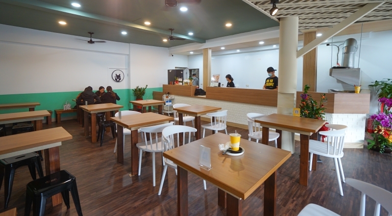 跳躍的宅男 - [花蓮美食]多士號-招牌肉蛋吐司真好吃  早上7點就吃得到 全天候提供外送服務 還有嫩煎辣雞總匯 鐵板麵 蛋餅  花蓮早餐推薦